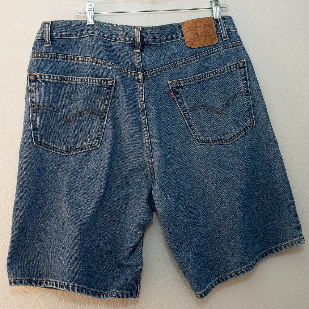 Levi's Men's shorts, blue, vintage, style 550, size 40 relaxed fit
